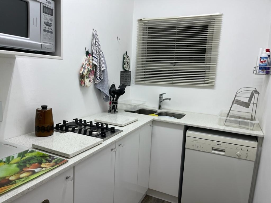 To Let 1 Bedroom Property for Rent in Gardens Western Cape